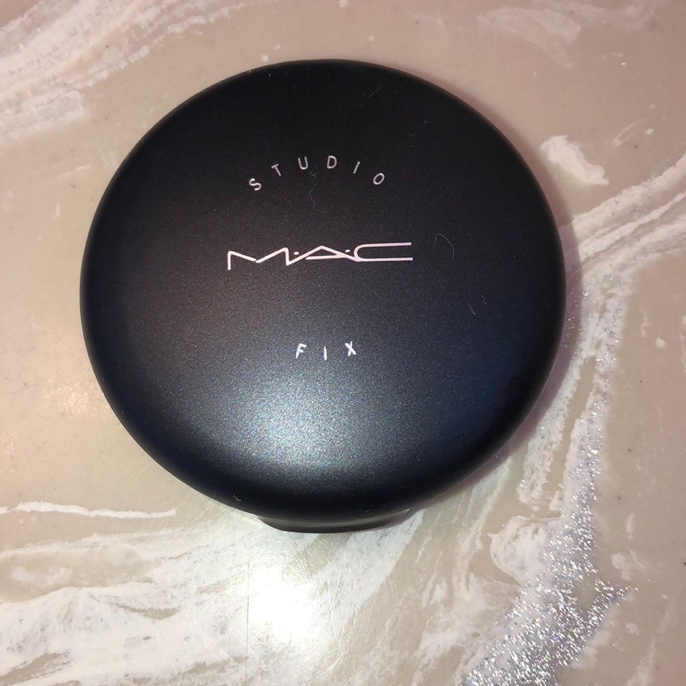Mac studio fix powder